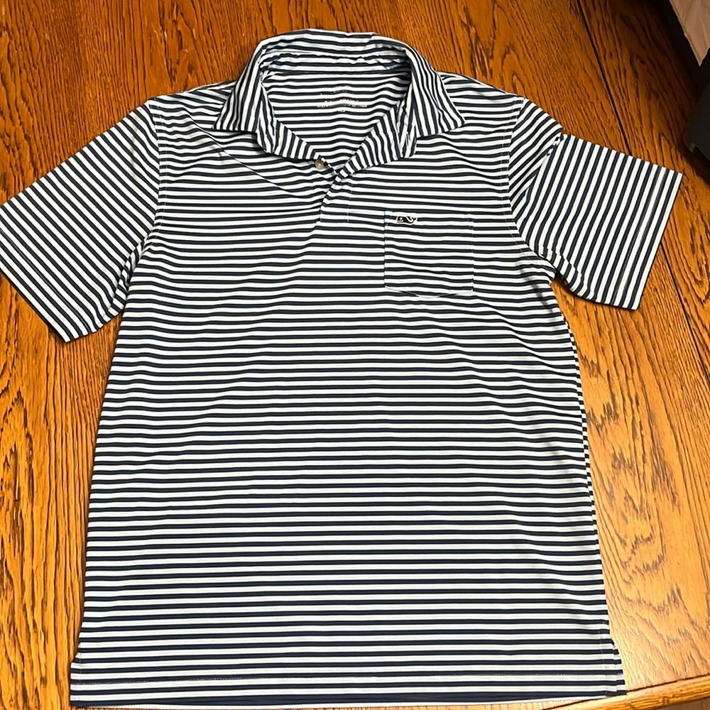 Navy blue and light blue vineyard vines performance men’s xs